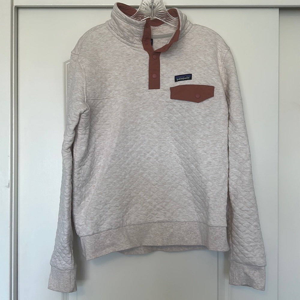 Patagonia Quilted Snap-Front Pullover in Light Heather with Rust Accents